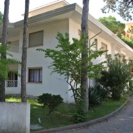 Comfortable Flat In Lignano Pineta Διαμέρισμα *