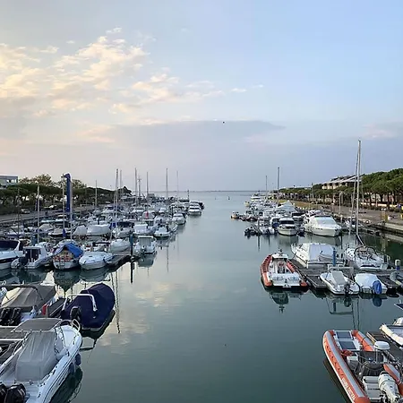 Comfortable Flat In Lignano Pineta Διαμέρισμα